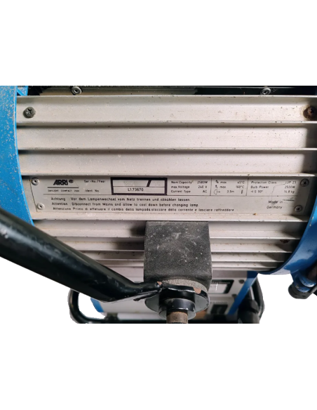 ARRI Compact HMI 2500-Watt Fresnel Light Kit